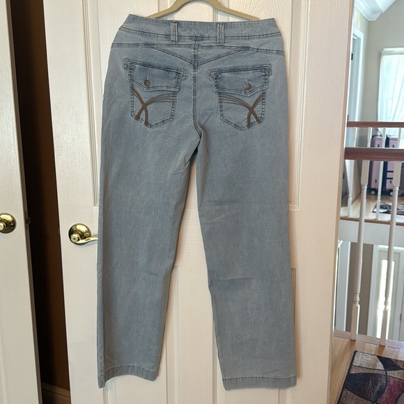 Flamingals Jeans - Picture 3 of 5